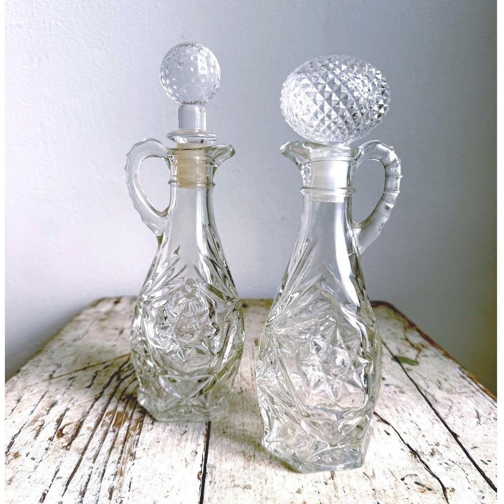 Vintage Anchor Hocking Early American Star Oil Vinegar Glass Decanter Pair